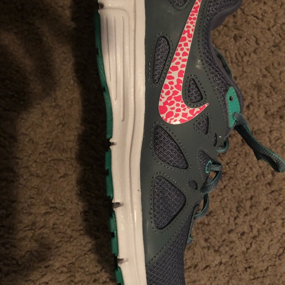 Women’s Nike revolution 2 shoes - Picture 3 of 6